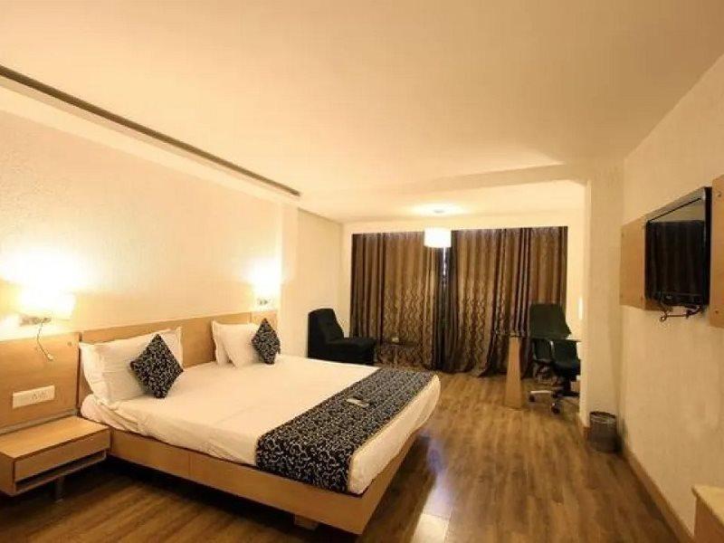 Hotel Manorama Виджаявада Экстерьер фото