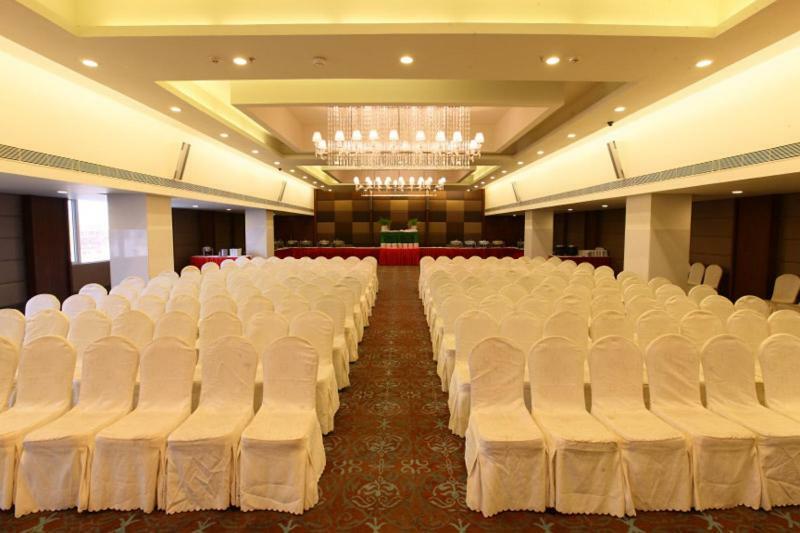 Hotel Manorama Виджаявада Экстерьер фото